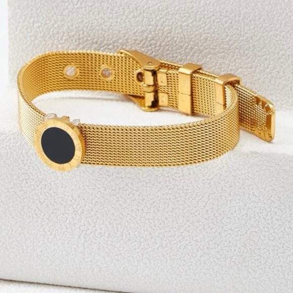 Roman Number Gold Bracelet - Picture 4 of 6